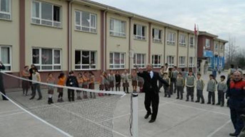 5 K&ouml;ye Badminton Sahası Yapıldı