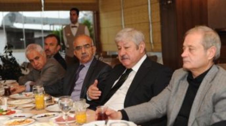Başkan Akaydın, "meslek Odaları&rsquo;na Danışarak Hizmet &Uuml;retmeliyiz"