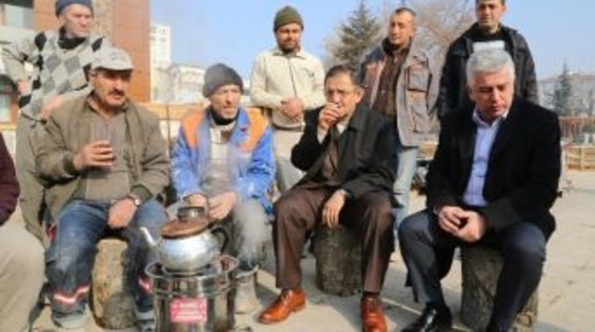 Sıcak &Ccedil;ay, Samimi Sohbet