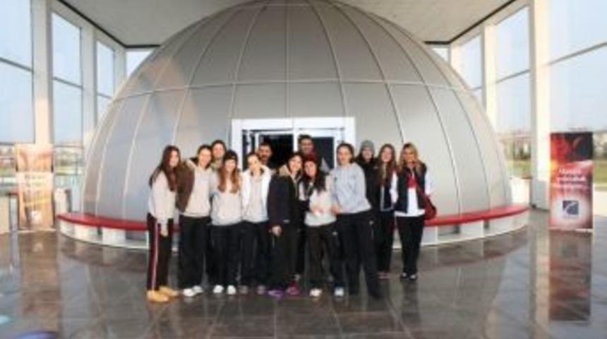 İstanbul Ekibi Turnuva Yorgunluğunu Serdivan Planetaryum&rsquo;da Attı
