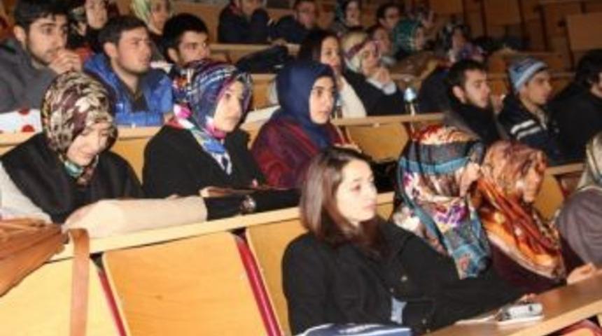 Gazeteci Yazar Demet Tezcan: