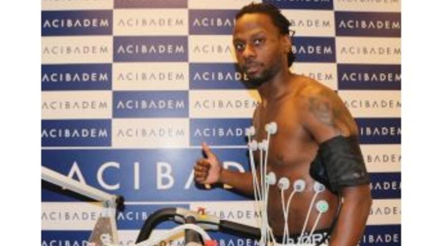 Martin Mutumba, Sağlık Kontrol&uuml;nden Ge&ccedil;ti