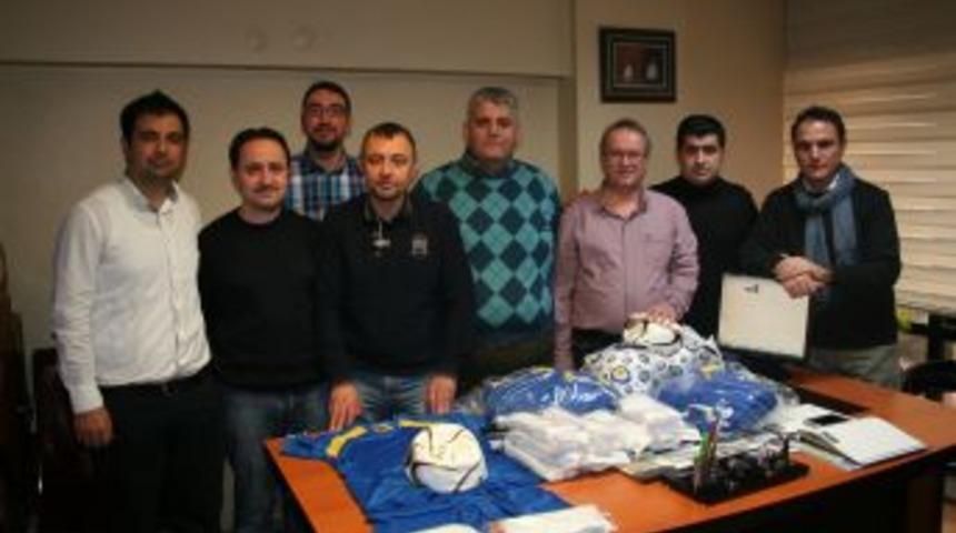 Mardinli &Ouml;ğrencilerin Spor Malzemesi Antalya'dan