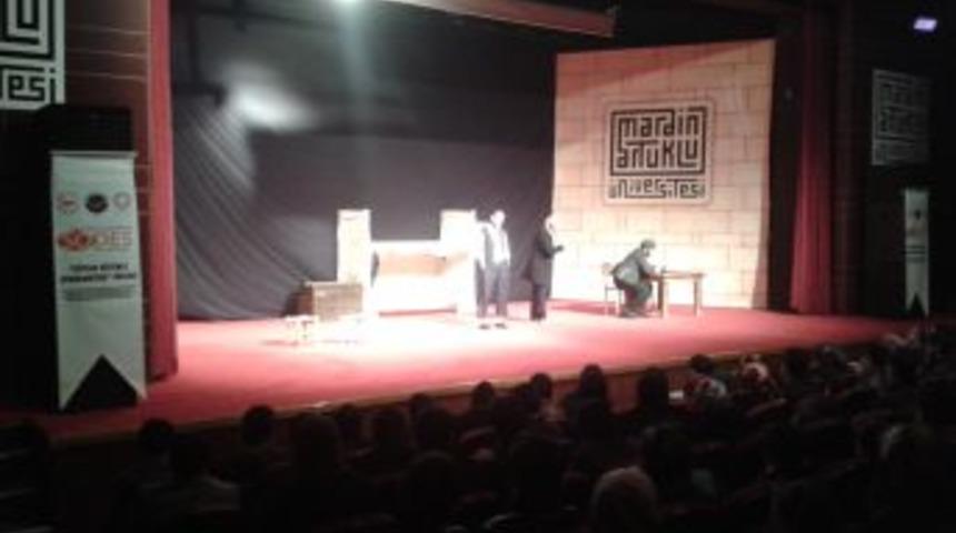 Menan Cinleri Tiyatrosunu Vatandaşlar Ilgi Ile Izledi