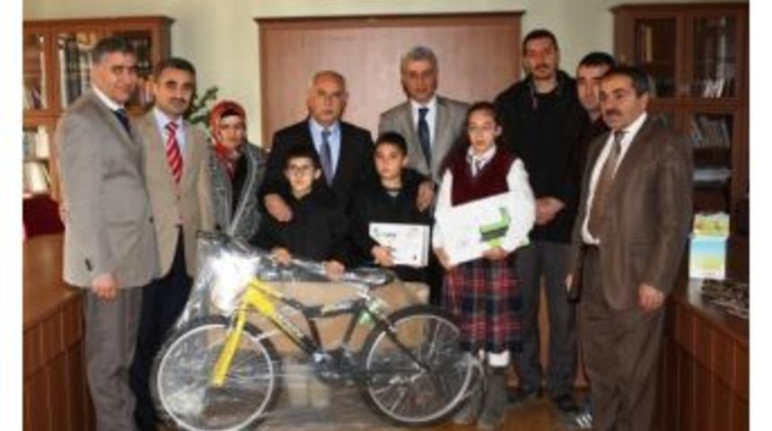 G&uuml;venilir Gıda Resim Yarışması&rsquo;nda Dereceye Girenler &Ouml;d&uuml;llendirildi