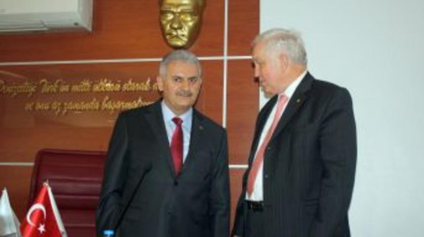 Binali Yıldırım: İzmir Limanı'ndaki Operasyonun Zamanlaması Manidar