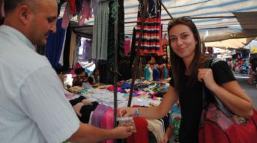 Manavgatlı Pazarcı Esnafının &Ccedil;ok Sayıda Yabancı M&uuml;şterisi Var