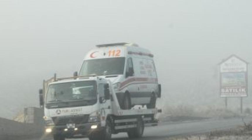 Sis Ve Buzlanmanın Yola&ccedil;tığı Kazada 14 Kişi Yaralandı