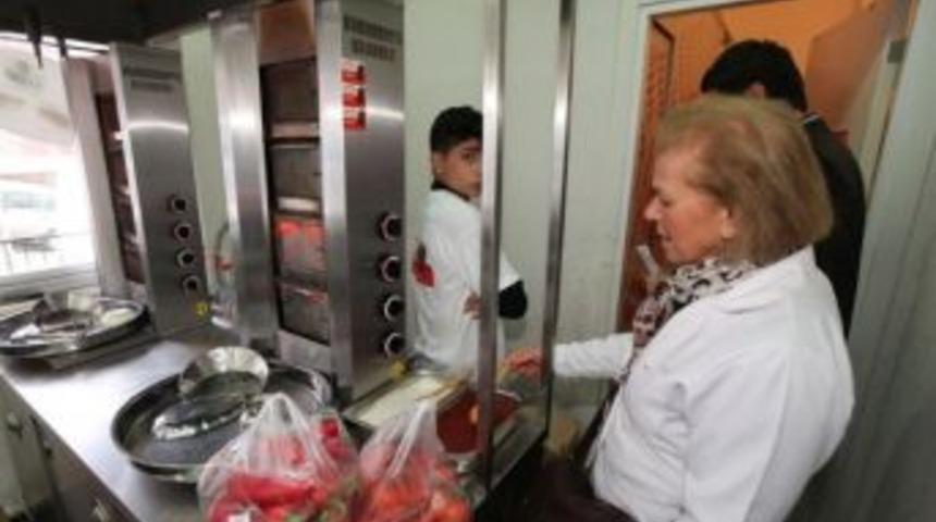 G&uuml;ng&ouml;ren Belediyesi Ruhsat Denetimlerini S&uuml;rd&uuml;r&uuml;yor