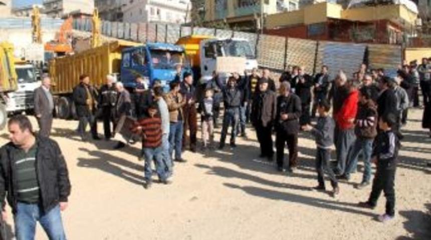 Mahalle Sakinleri Kapanacak Yol Nedeniyle Otel Şantiyesini Bastı
