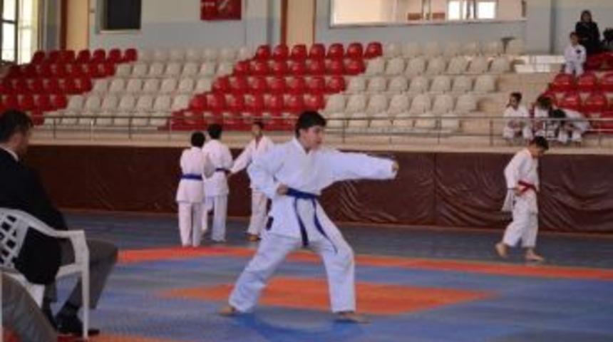 Okullararası Karate İl Birinciliği Ma&ccedil;ları Yapıldı