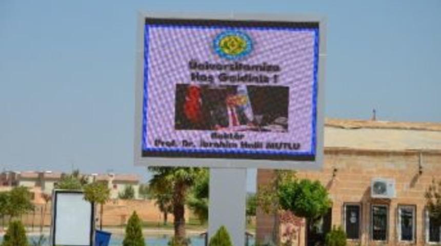 &Uuml;niversite Bilgi İşlem Dairesi Son Sistemle Hizmet Veriyor