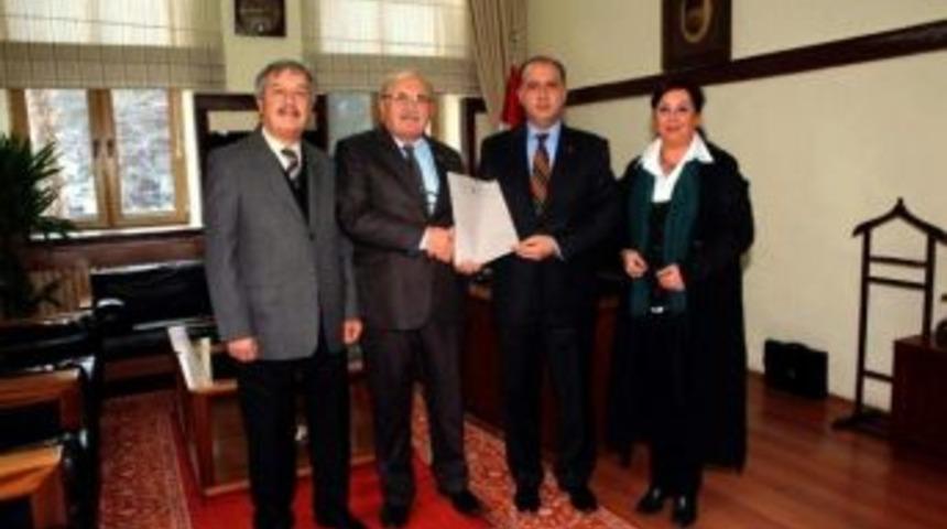 Vali &Ccedil;omaktekin Tema G&ouml;n&uuml;ll&uuml;s&uuml; Oldu