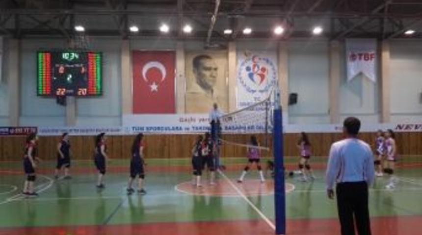 Gen&ccedil; Kızlar Ve Erkekler Voleybol Grup Birinciliği M&uuml;sabakaları Sona Erdi