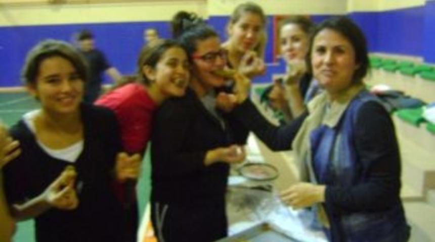 Menderesli Kızlara Baklava Morali