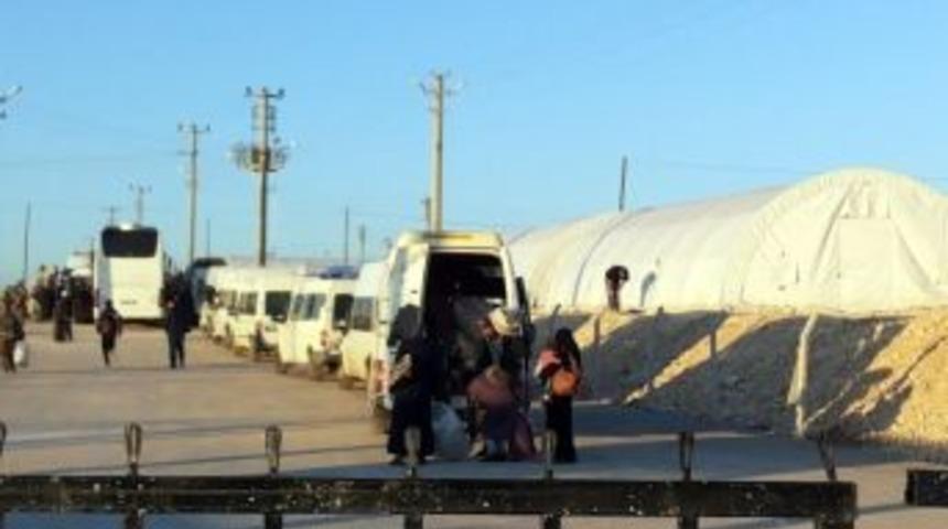 İlk Suriyeli M&uuml;lteci Kafilesi Nusaybin'deki Kampa Yerleştirildi