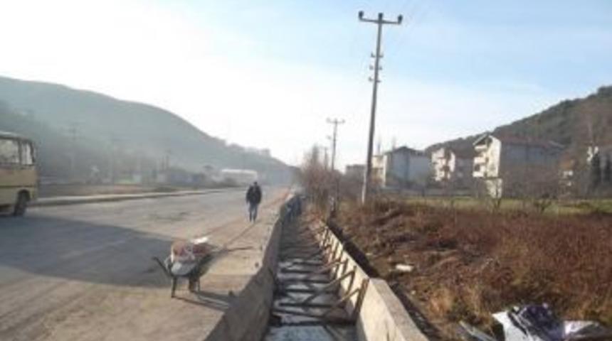 Kemer&rsquo;de Su Kanalları Islah Ediliyor