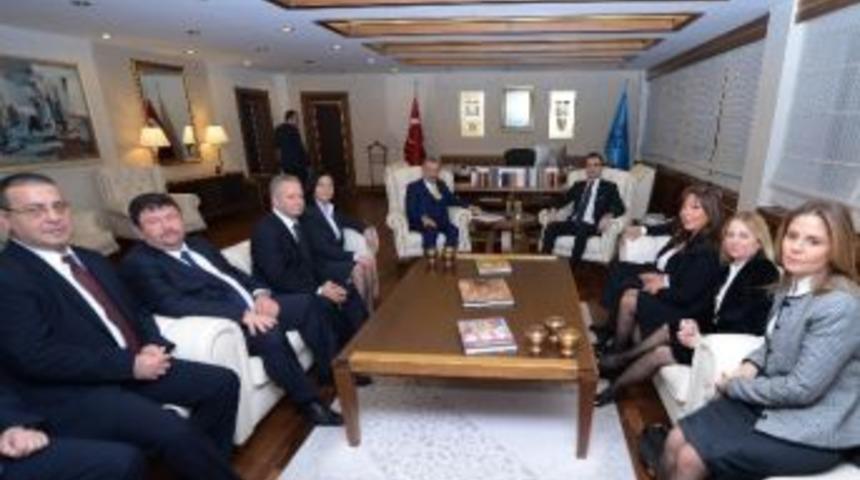 Bakan &Ccedil;elik, Turizmcilerle Bir Araya Geldi