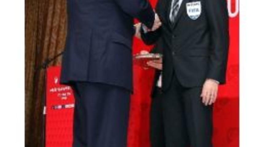 2014 Yılı Fıfa Hakemlerine Kokartları Takıldı