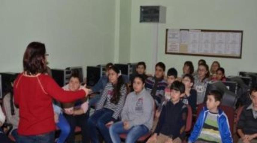 &Ouml;ğrenciler &ldquo;siber Zorbalık&rdquo; Konularında Bilgilendiriliyor
