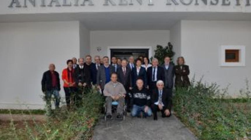 Vali &Ouml;zt&uuml;rk Kent Konseyi Y&uuml;r&uuml;tme Kurulu Toplantısına Katıldı