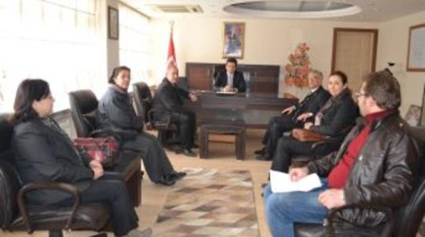 Kula'da Chp Heyeti Kaymakam Hakyemez&rsquo;i Ziyaret Etti