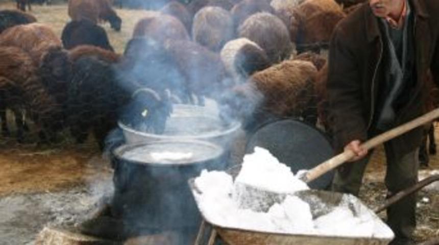 Iğdır&rsquo;da K&ouml;yl&uuml;ler Su Sıkıntılarını Kar Eriterek Gideriyor