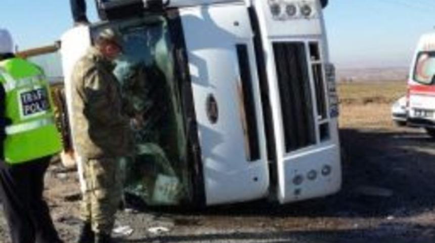 Virajı Alamayan Vin&ccedil; Takla Attı: 2 Yaralı