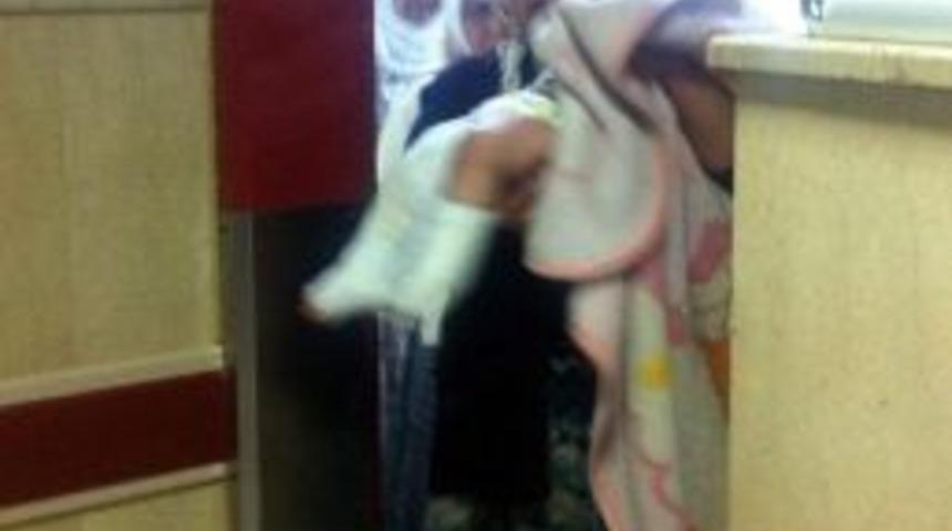 &Ccedil;aydanlığın Devrilmesi Sonucu 1 Yaşındaki &Ccedil;ocuk Yaralandı