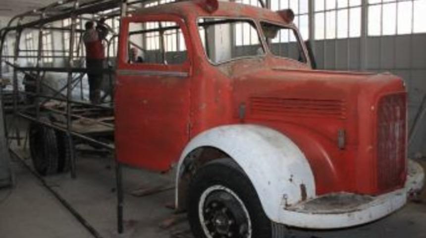 64 Yaşındaki Otob&uuml;se Yeniden Can Verdi...(&ouml;zel Haber)