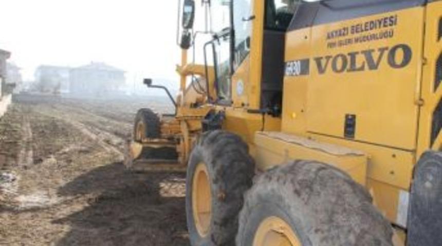 Akyazı Belediyesi Her Mahalle&rsquo;ye Semt Sahaları Ve &Ouml;rnek Modern Spor Alanları İnşa Ediyor