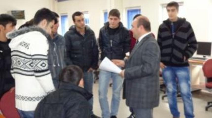 Burhaniye’de Müdür Eşkikara Okulları Ziyaret Etti