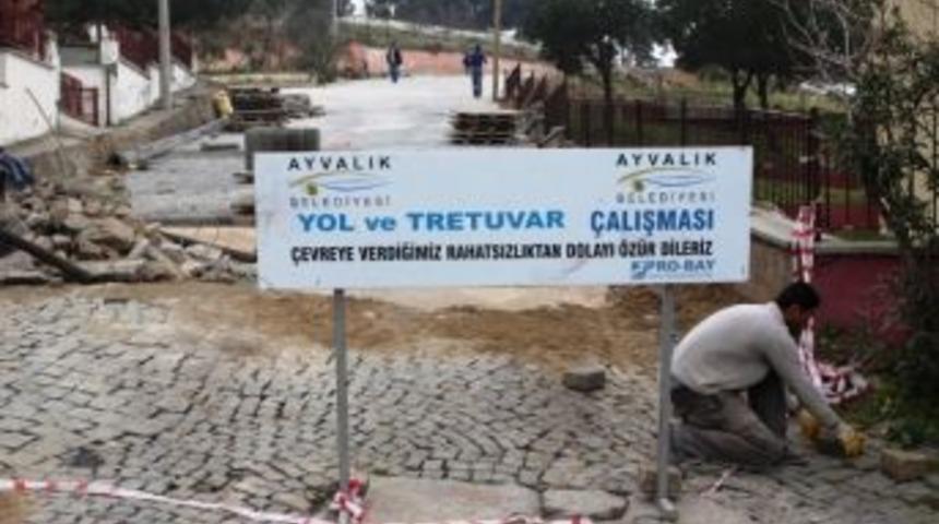 Ayvalık Belediyesi&rsquo;nin Yol &Ccedil;alışmaları S&uuml;r&uuml;yor