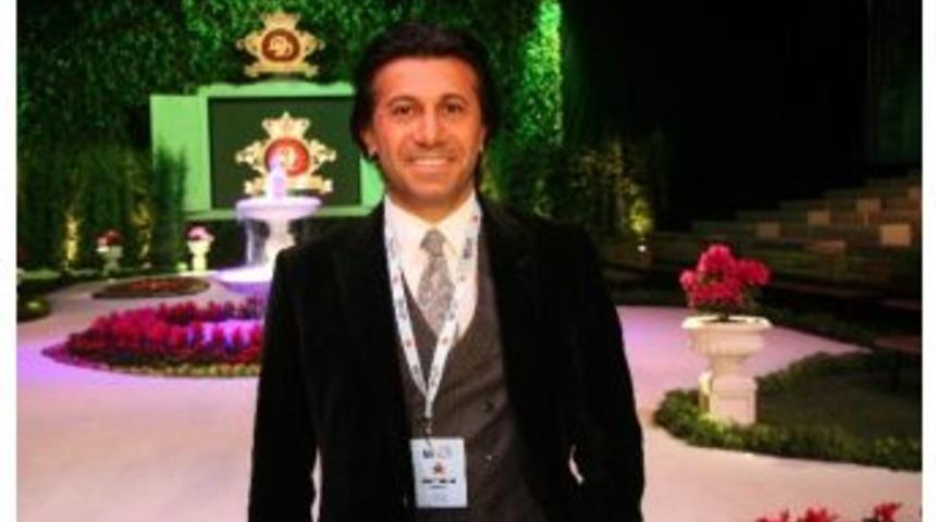 Miranda Kerr İ&ccedil;in &Ccedil;ok &Ouml;zel Sahne Ve &Uuml;&ccedil; Milyon&rsquo;luk Takı