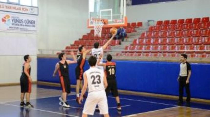 Gen&ccedil; Erkekler Basketbol Şampiyonu D&uuml;zce Ticaret Meslek Lisesi Oldu