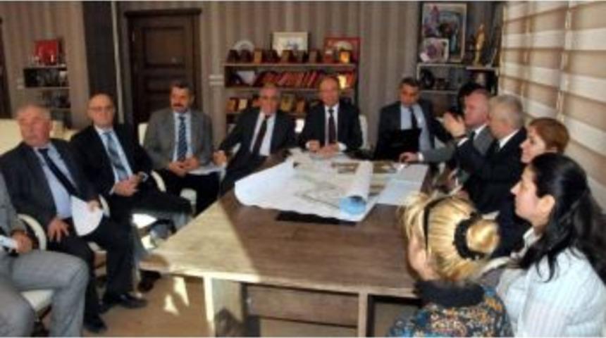 Başkan Burma, M&uuml;d&uuml;rler İle Bir Araya Geldi