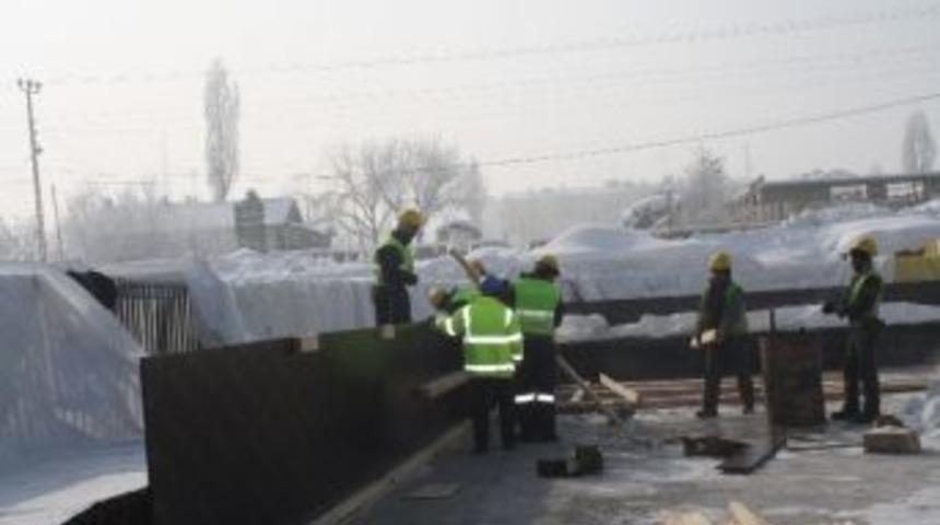 Eksi 20 Derecede İnşaat &Ccedil;alışması