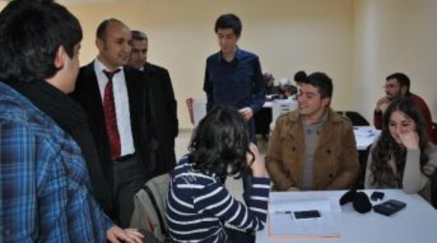 En Gen&ccedil; Rekt&ouml;rden Akademisyenlere Laptop, &Ouml;ğrencilere Sınırsız İnternet