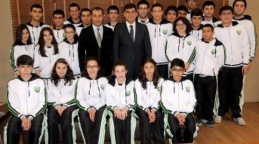 Havuzda Yeni Yarışın Şampiyonu Yine Gaziantep Yine Şehitkamil