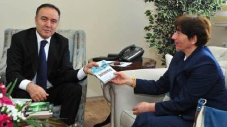 Vali Altıparmak Erzurumlu Yazar &Ouml;zeren&rsquo;i Kabul Etti&hellip;