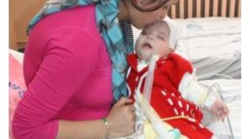 Babası &Ouml;ld&uuml;, O Hayata Tutundu