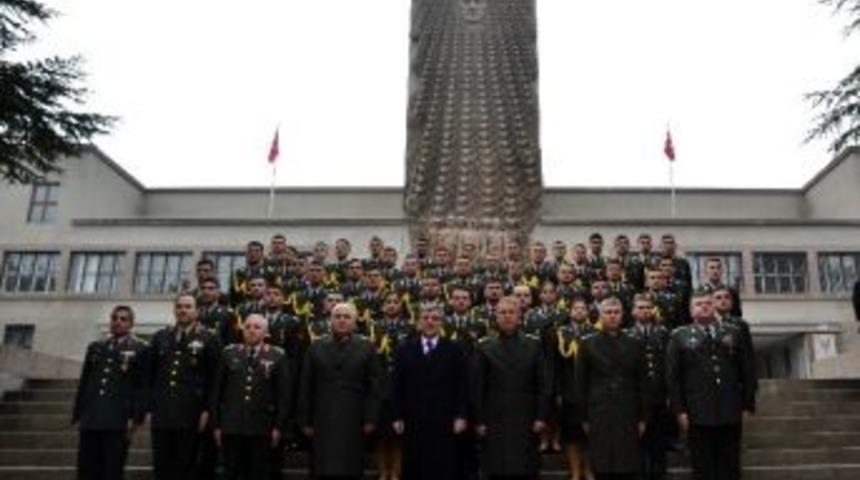 Cumhurbaşkanı G&uuml;l, Kara Harp Okulu'nu Ziyaret Etti (2)