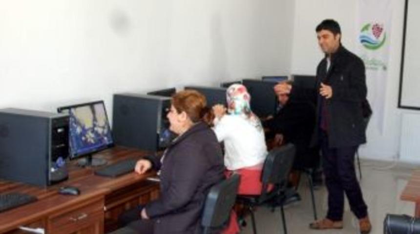 Engelli Evi&rsquo;nde Bilgisayar Kursu Verilmeye Başlandı