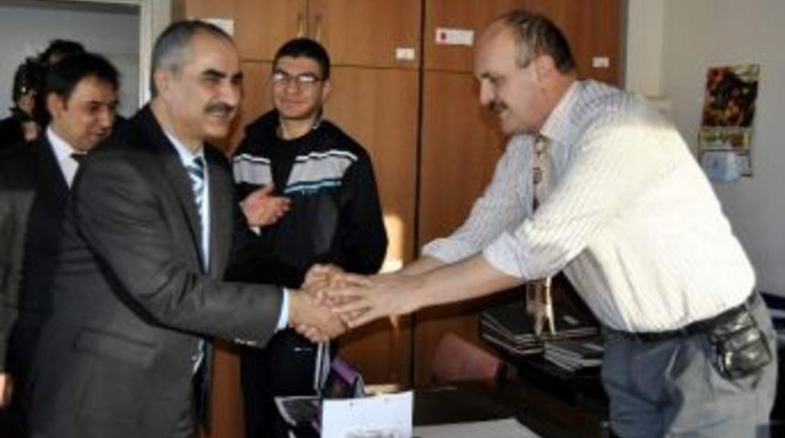 Ak Parti Sivas Belediye Başkan Adayı Aydın Se&ccedil;im &Ccedil;alışmalarını S&uuml;rd&uuml;r&uuml;yor