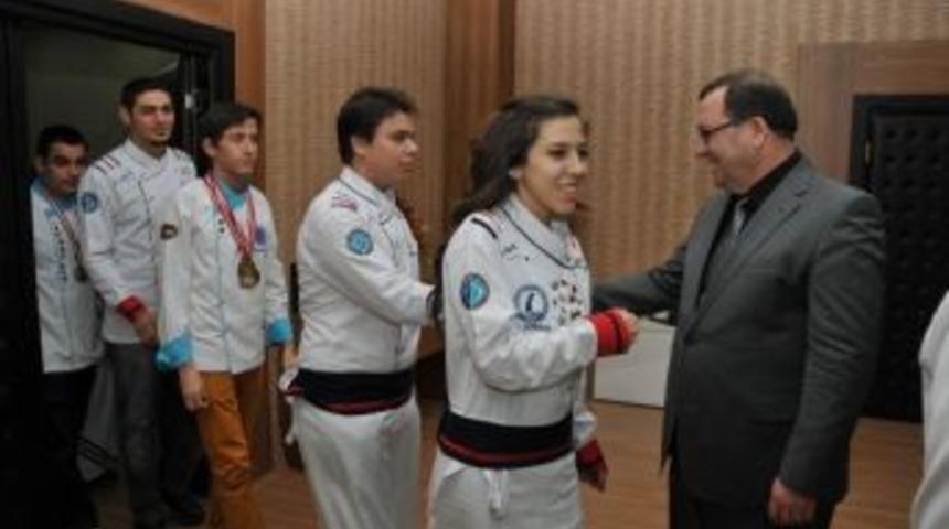 Başarılı Aş&ccedil;ılardan Rekt&ouml;r Solak'a Ziyaret