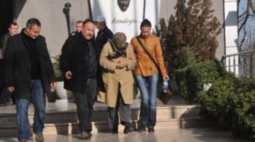 Torununu Ka&ccedil;ıran Genci Bı&ccedil;aklayan Anneanne Tutuklandı