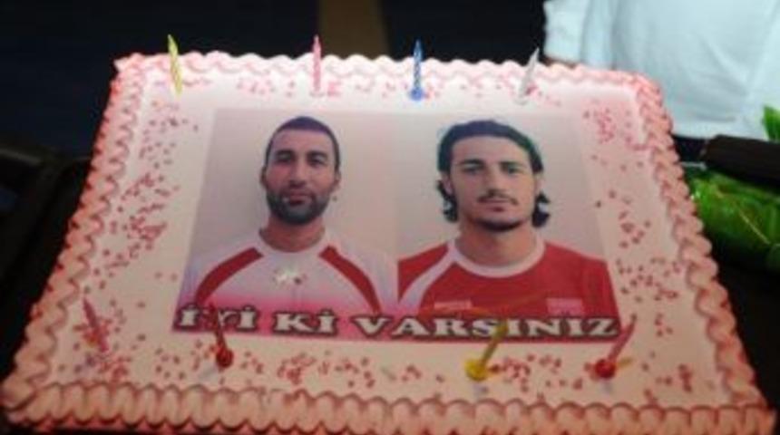 Turgay Ve Erdem'e Yaş G&uuml;n&uuml;