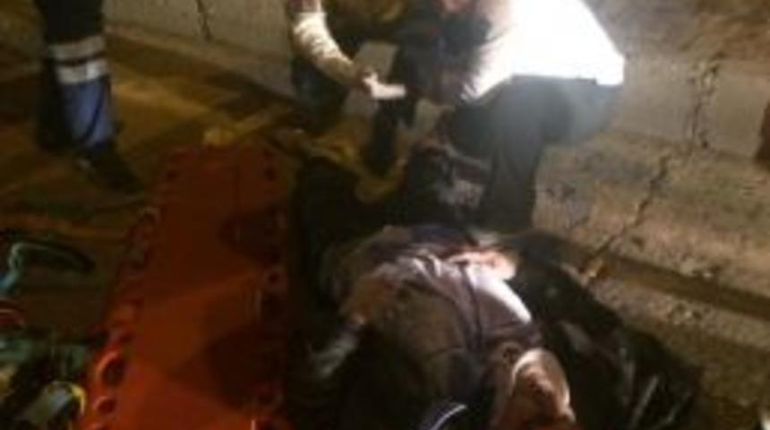 Cep Telefonuyla Konuşarak Karşıya Geçerken Araç Çarptı