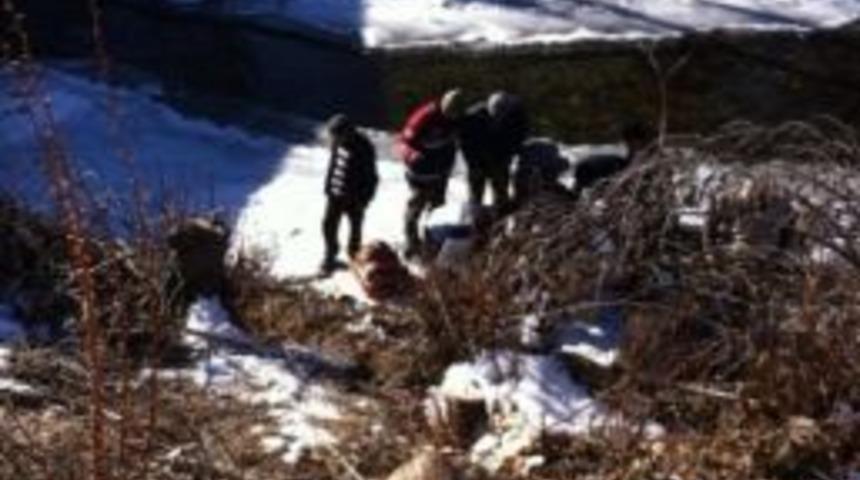 Cenazeye Gidenleri Taşıyan Araç Dereye Uçtu: 1 Ölü, 4 Yaralı