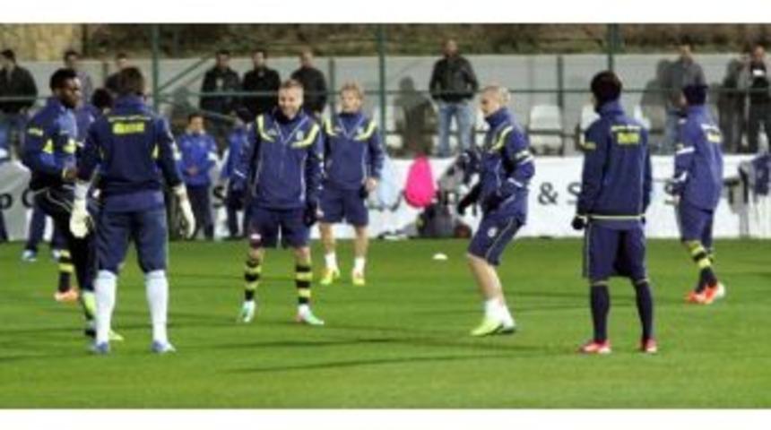 Fenerbah&ccedil;e İkinci Yarı Hazırlıklarını Antalya'da S&uuml;rd&uuml;r&uuml;yor